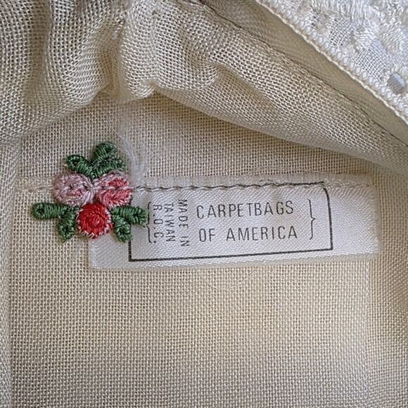 Vintage Carpetbags of America Ivory Embroidered Zip Clutch, Wooden Fish Brooch - Picture 7 of 7